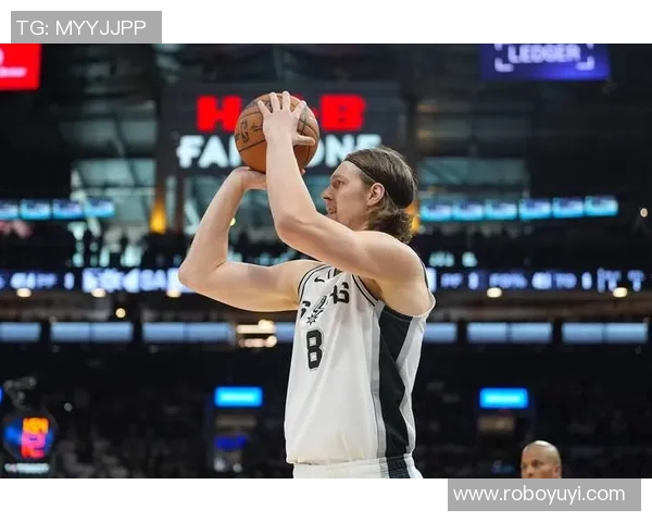 巴恩斯与福克斯联手发力马刺在激战中险胜灰熊 巴恩斯与福克斯联手发力马刺在激战中险胜灰熊